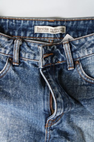 Pantaloni scurți de femei Bershka, Mărime M, Culoare Albastru, Preț 25,92 Lei