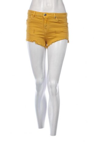 Дамски къс панталон Bershka, Размер S, Цвят Жълт, Цена 8,68 лв.