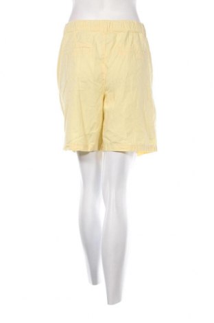 Дамски къс панталон C&A, Размер XL, Цвят Жълт, Цена 11,40 лв.