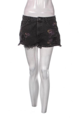 Damen Shorts Cropp, Größe M, Farbe Grau, Preis 9,37 €