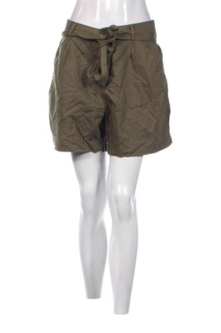Дамски къс панталон Edc By Esprit, Размер L, Цвят Зелен, Цена 18,95 лв.