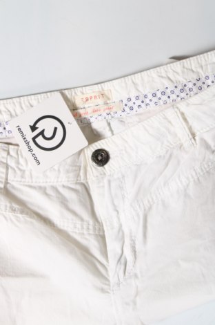 Дамски къс панталон Esprit, Размер M, Цвят Бял, Цена 16,95 лв.
