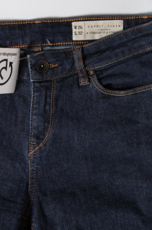 Дамски къс панталон Esprit, Размер S, Цвят Син, Цена 34,10 лв.