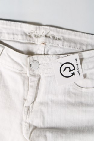 Γυναικείο κοντό παντελόνι Fishbone, Μέγεθος M, Χρώμα Λευκό, Τιμή 9,74 €