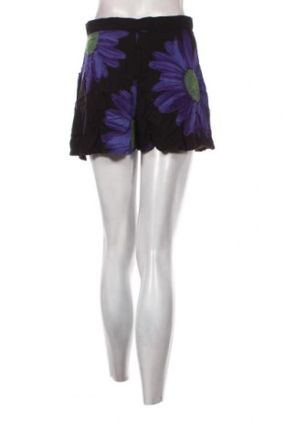 Pantaloni scurți de femei Fluid, Mărime M, Culoare Multicolor, Preț 168,42 Lei