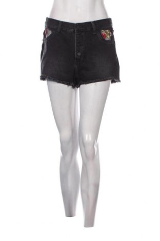 Γυναικείο κοντό παντελόνι Guess, Μέγεθος M, Χρώμα Μαύρο, Τιμή 13,81 €