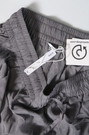 Дамски къс панталон Guess, Размер M, Цвят Сив, Цена 84,24 лв.