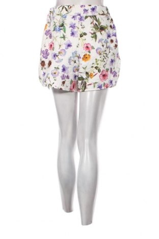 Pantaloni scurți de femei Guess, Mărime S, Culoare Multicolor, Preț 292,50 Lei