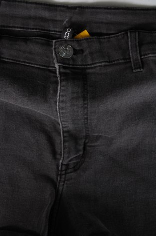 Pantaloni scurți de femei H&M Divided, Mărime XL, Culoare Gri, Preț 55,06 Lei