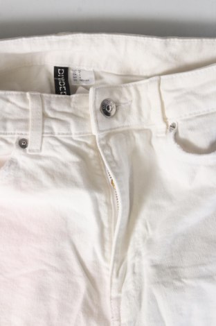 Pantaloni scurți de femei H&M Divided, Mărime S, Culoare Alb, Preț 62,50 Lei