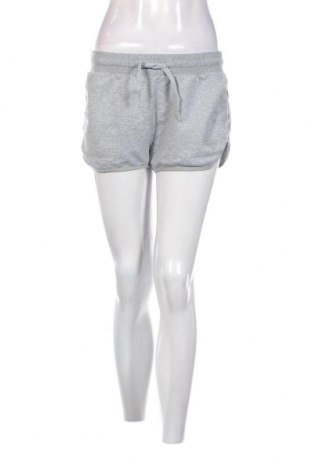Γυναικείο κοντό παντελόνι Hummel, Μέγεθος L, Χρώμα Γκρί, Τιμή 7,67 €