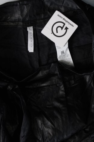 Pantaloni scurți de femei Imperial, Mărime M, Culoare Negru, Preț 157,89 Lei
