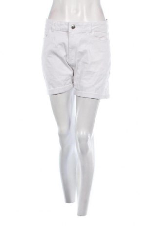 Дамски къс панталон Janina, Размер L, Цвят Бял, Цена 10,26 лв.