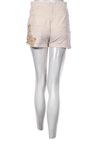 Pantaloni scurți de femei Just Cavalli, Mărime S, Culoare Bej, Preț 136,22 Lei