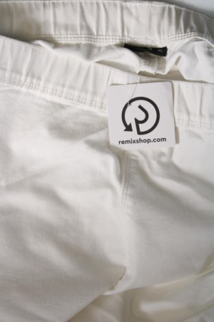 Pantaloni scurți de femei Laura Torelli, Mărime XL, Culoare Alb, Preț 33,75 Lei