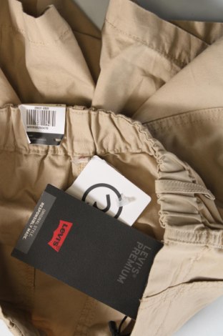 Дамски къс панталон Levi's, Размер XS, Цвят Бежов, Цена 108,19 лв.