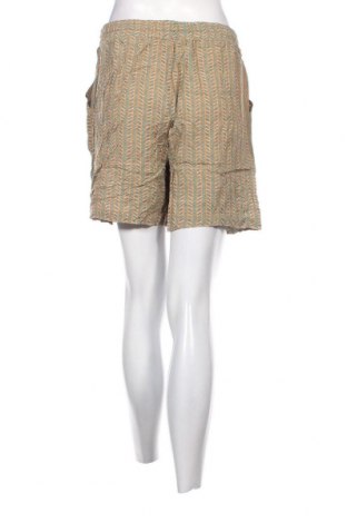 Дамски къс панталон Liberty, Размер M, Цвят Многоцветен, Цена 34,00 лв.