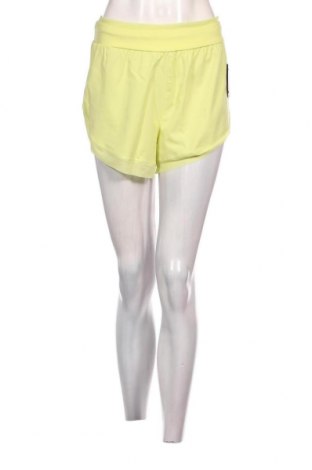 Дамски къс панталон Marika, Размер M, Цвят Жълт, Цена 11,76 лв.