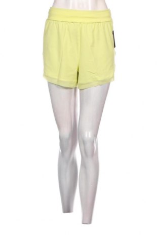 Дамски къс панталон Marika, Размер L, Цвят Жълт, Цена 16,24 лв.