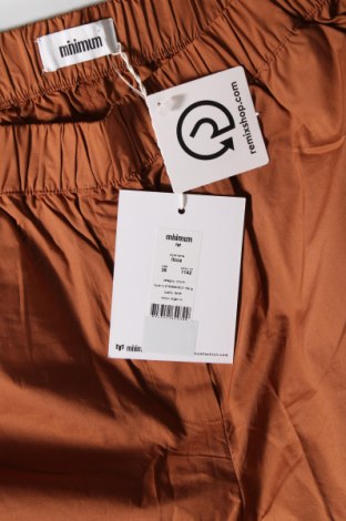 Дамски къс панталон Minimum, Размер S, Цвят Кафяв, Цена 43,20 лв.