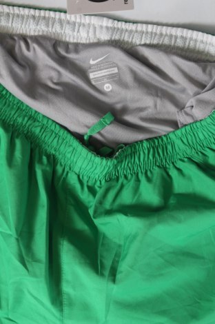 Γυναικείο κοντό παντελόνι Nike, Μέγεθος M, Χρώμα Πράσινο, Τιμή 11,99 €