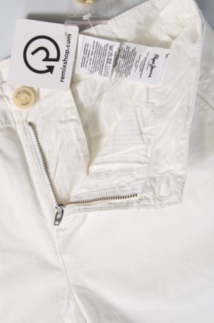 Дамски къс панталон Pepe Jeans, Размер XS, Цвят Бял, Цена 54,00 лв.