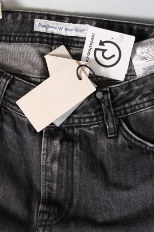 Γυναικείο κοντό παντελόνι Pepe Jeans, Μέγεθος L, Χρώμα Γκρί, Τιμή 35,65 €