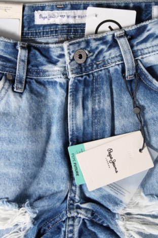 Pantaloni scurți de femei Pepe Jeans, Mărime M, Culoare Albastru, Preț 179,41 Lei
