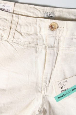 Дамски къс панталон Pepe Jeans, Размер M, Цвят Екрю, Цена 61,56 лв.