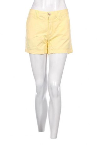 Γυναικείο κοντό παντελόνι Pepe Jeans, Μέγεθος L, Χρώμα Κίτρινο, Τιμή 33,40 €