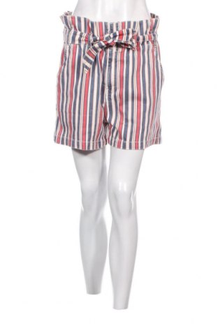 Дамски къс панталон Pepe Jeans, Размер M, Цвят Многоцветен, Цена 64,80 лв.