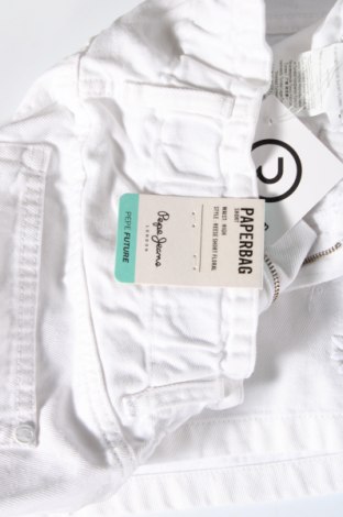 Дамски къс панталон Pepe Jeans, Размер S, Цвят Бял, Цена 101,00 лв.