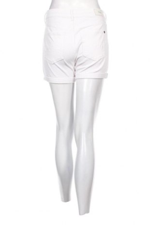 Дамски къс панталон Pepe Jeans, Размер S, Цвят Бял, Цена 54,54 лв.