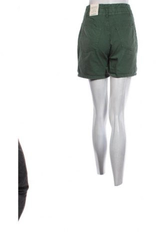 Damen Shorts Pull&Bear, Größe M, Farbe Grün, Preis 15,98 €