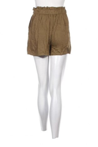 Дамски къс панталон Pull&Bear, Размер S, Цвят Зелен, Цена 7,41 лв.