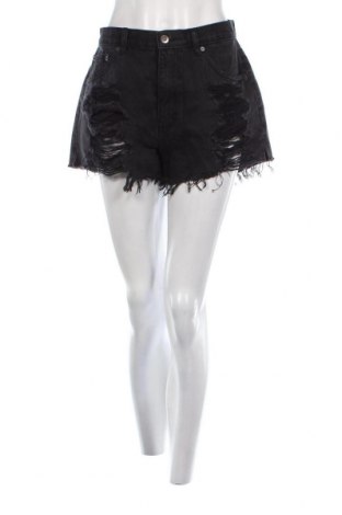 Γυναικείο κοντό παντελόνι Pull&Bear, Μέγεθος L, Χρώμα Μαύρο, Τιμή 6,70 €