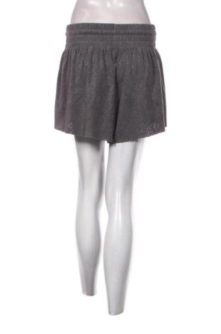 Damen Shorts Review, Größe M, Farbe Grau, Preis € 6,80