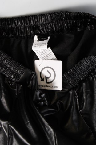 Γυναικείο κοντό παντελόνι SHEIN, Μέγεθος XL, Χρώμα Μαύρο, Τιμή 5,17 €