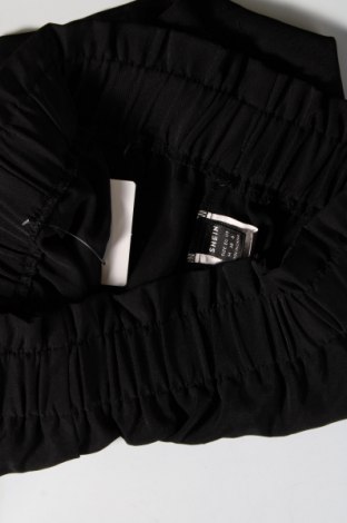 Γυναικείο κοντό παντελόνι SHEIN, Μέγεθος M, Χρώμα Μαύρο, Τιμή 4,58 €