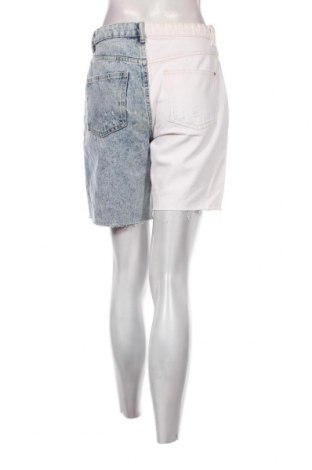 Дамски къс панталон Sinsay, Размер M, Цвят Многоцветен, Цена 23,52 лв.