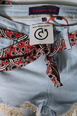 Дамски къс панталон Superdry, Размер S, Цвят Син, Цена 37,80 лв.