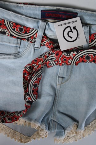 Дамски къс панталон Superdry, Размер S, Цвят Син, Цена 35,70 лв.