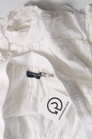 Damen Shorts Superdry, Größe M, Farbe Weiß, Preis 23,66 €