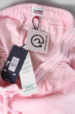 Дамски къс панталон Tommy Jeans, Размер M, Цвят Розов, Цена 81,60 лв.