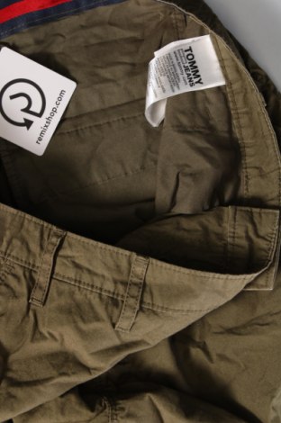 Дамски къс панталон Tommy Jeans, Размер M, Цвят Зелен, Цена 36,72 лв.