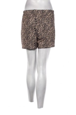 Γυναικείο κοντό παντελόνι Trendyol, Μέγεθος S, Χρώμα Πολύχρωμο, Τιμή 6,75 €