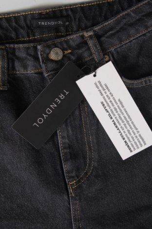 Γυναικείο κοντό παντελόνι Trendyol, Μέγεθος XS, Χρώμα Γκρί, Τιμή 39,69 €