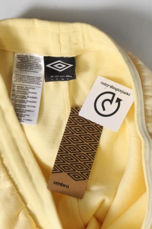 Γυναικείο κοντό παντελόνι Umbro, Μέγεθος L, Χρώμα Κίτρινο, Τιμή 7,14 €