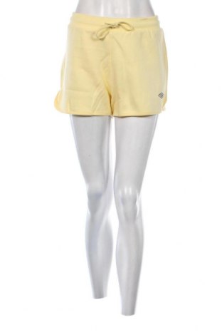 Γυναικείο κοντό παντελόνι Umbro, Μέγεθος L, Χρώμα Κίτρινο, Τιμή 17,86 €
