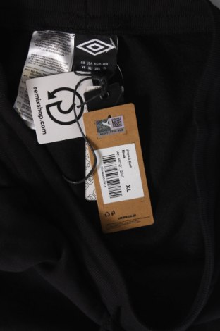 Γυναικείο κοντό παντελόνι Umbro, Μέγεθος XL, Χρώμα Μαύρο, Τιμή 39,69 €
